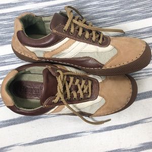 Born shoes canvas and leather details